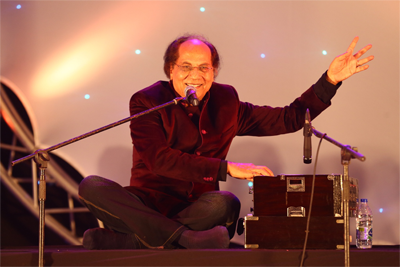 Dil Hunaji Muhinji Hiku Aa sung by Mahesh Chander