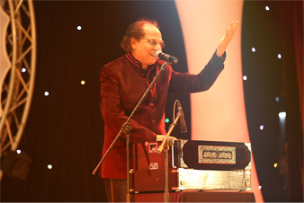 Suhinaa Pehinje Akhiyun Khe Mahesh Chander