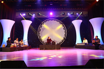 Tuhinje Shehar Mein Aayus sung by Mahesh Chander