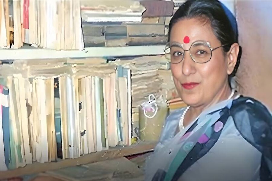 Sundri with Books