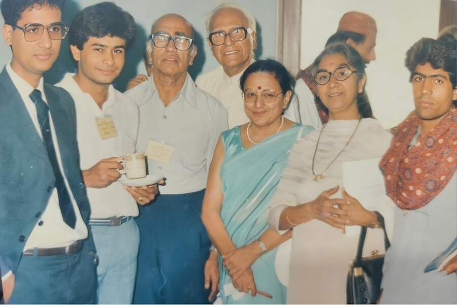 A.J. Uttam - Sundri with some friends from Sindh and India