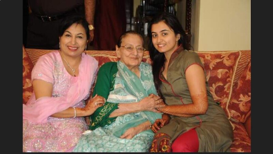 Asha Chand, Sundri Uttamchandani and Moomal