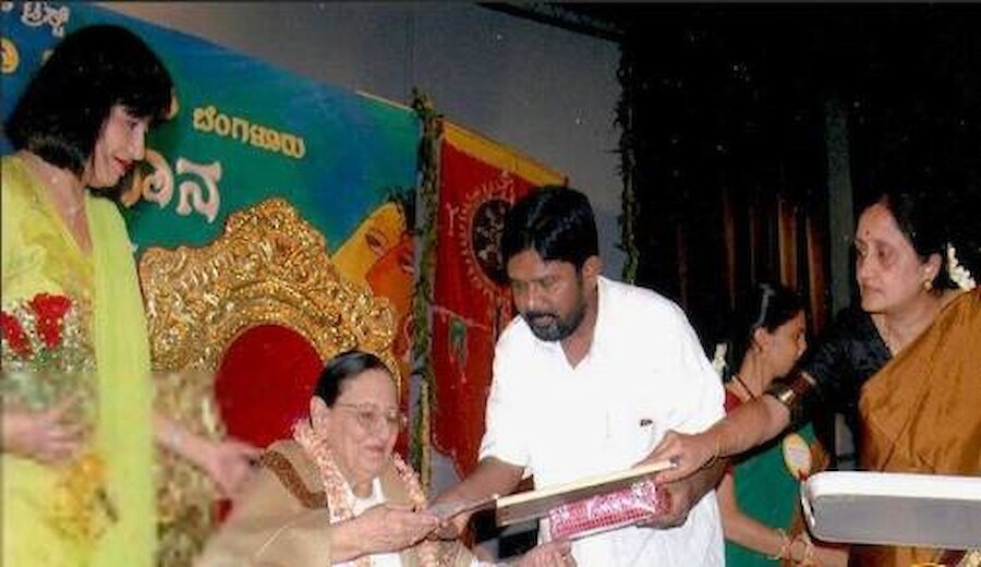 SUNDRI UTTAMCHANDANI -SHASHWATHI AWARD 2004