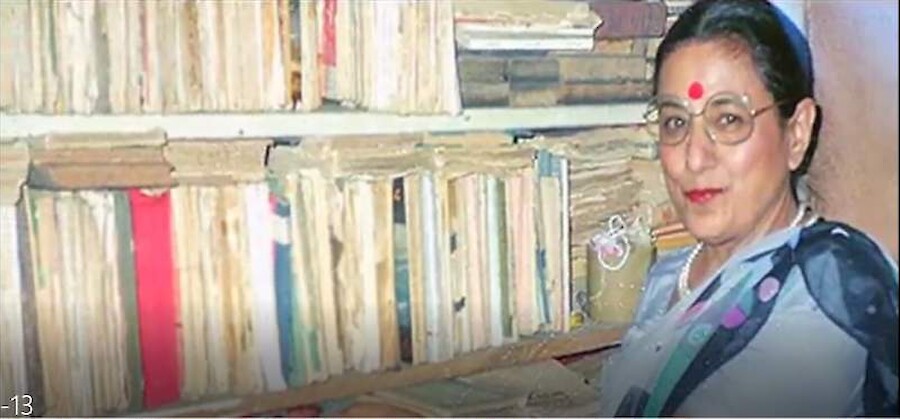 Sundri with books in BG